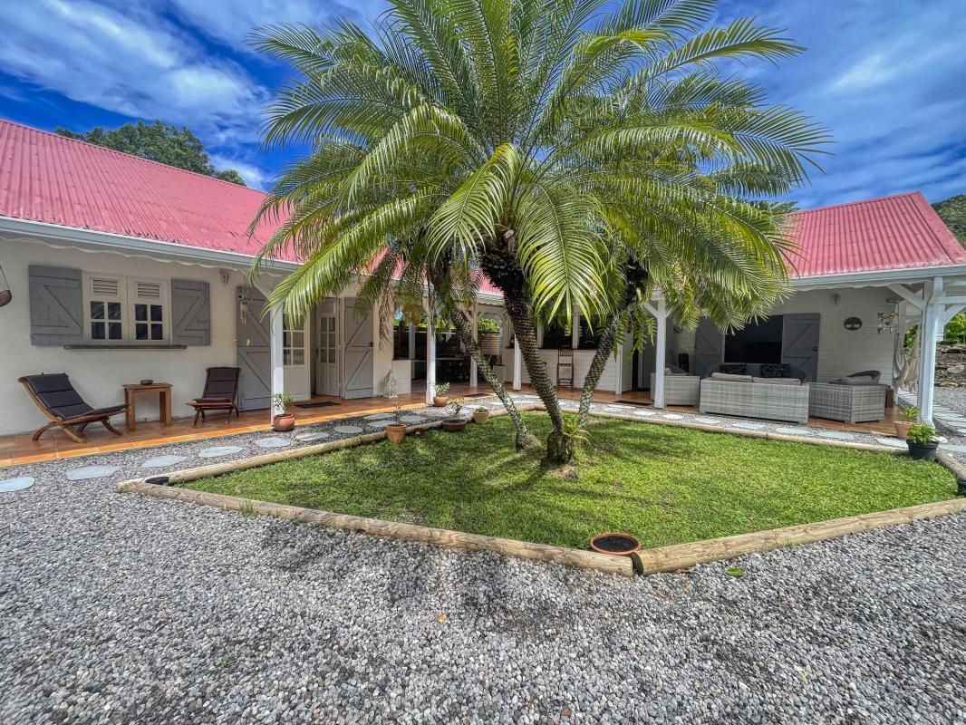 10. Location villa piscine proche plage Deshaies Guadeloupe_Ensemble